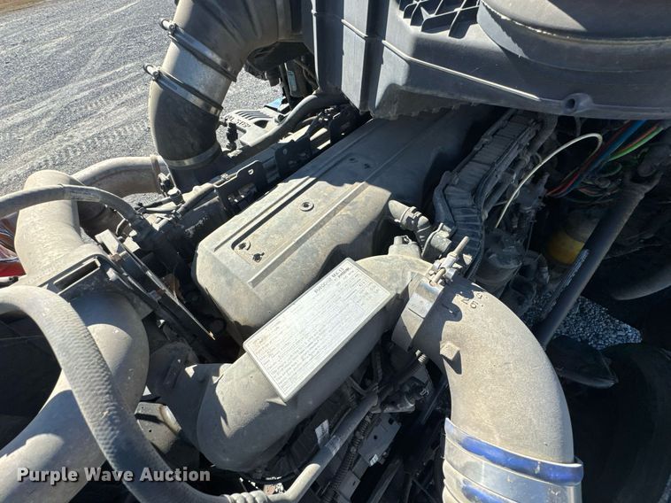 image for item DO0274 2017 Kenworth T680 semi truck