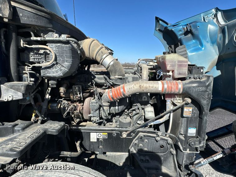 image for item DO0274 2017 Kenworth T680 semi truck