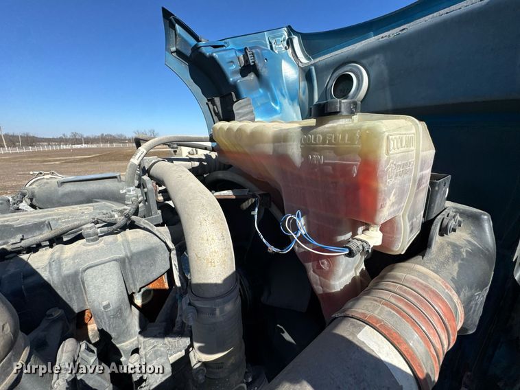 image for item DO0274 2017 Kenworth T680 semi truck