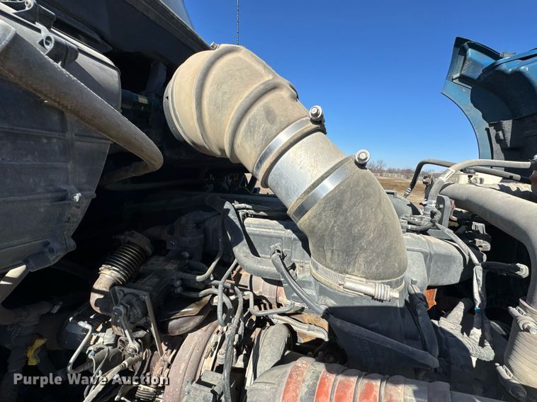 image for item DO0274 2017 Kenworth T680 semi truck