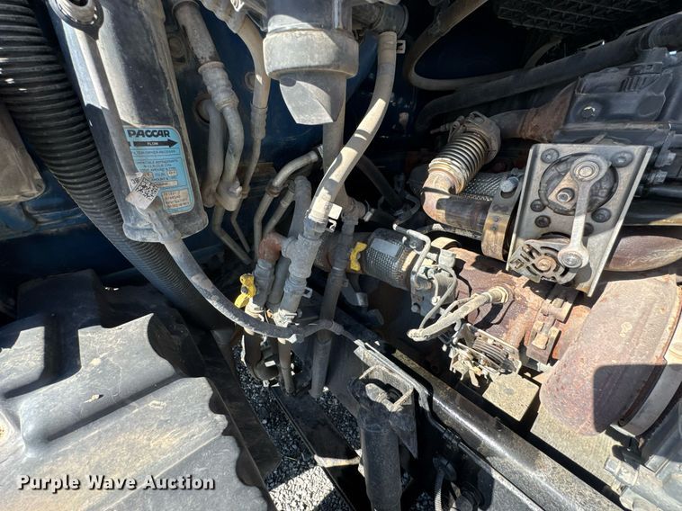 image for item DO0274 2017 Kenworth T680 semi truck