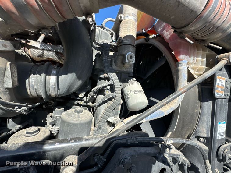 image for item DO0274 2017 Kenworth T680 semi truck