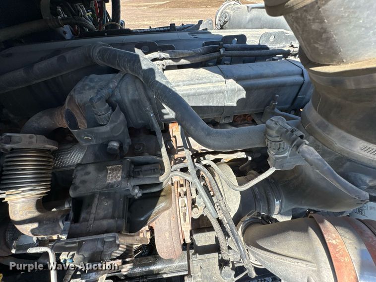 image for item DO0274 2017 Kenworth T680 semi truck