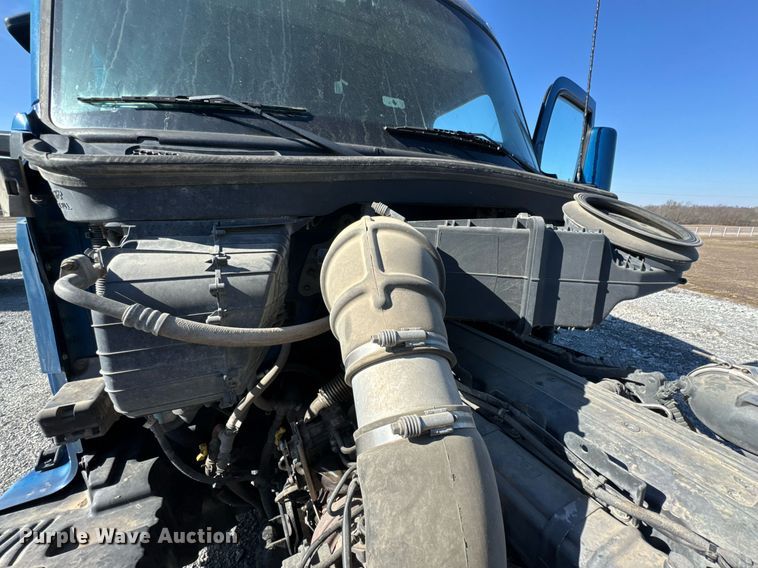 image for item DO0274 2017 Kenworth T680 semi truck