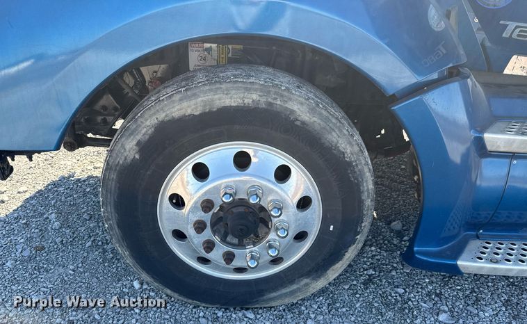 image for item DO0274 2017 Kenworth T680 semi truck