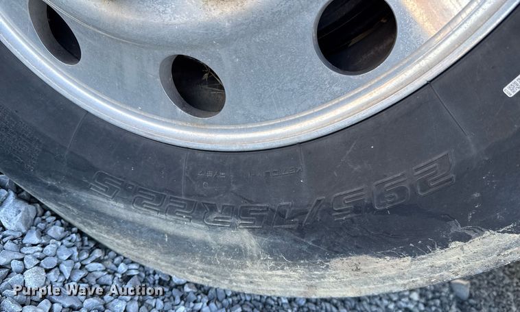 image for item DO0274 2017 Kenworth T680 semi truck