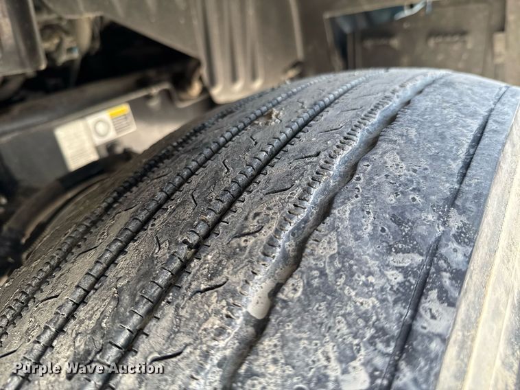 image for item DO0274 2017 Kenworth T680 semi truck