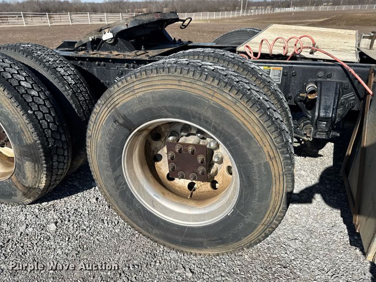 image for item DO0274 2017 Kenworth T680 semi truck