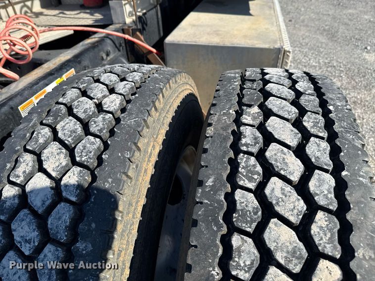 image for item DO0274 2017 Kenworth T680 semi truck