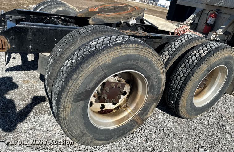 image for item DO0274 2017 Kenworth T680 semi truck