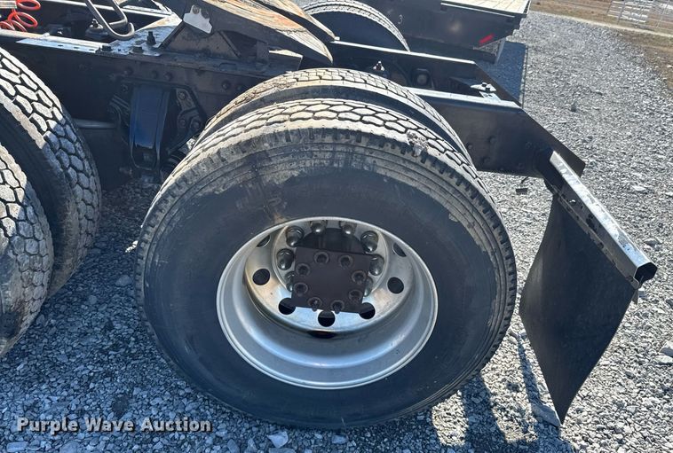 image for item DO0274 2017 Kenworth T680 semi truck