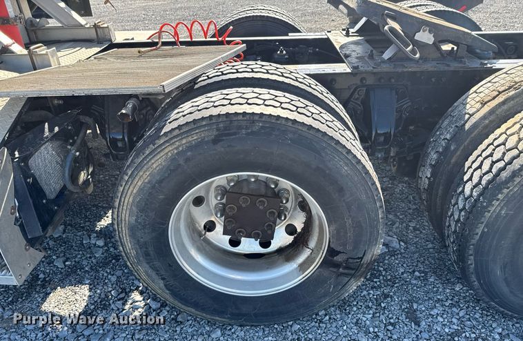 image for item DO0274 2017 Kenworth T680 semi truck