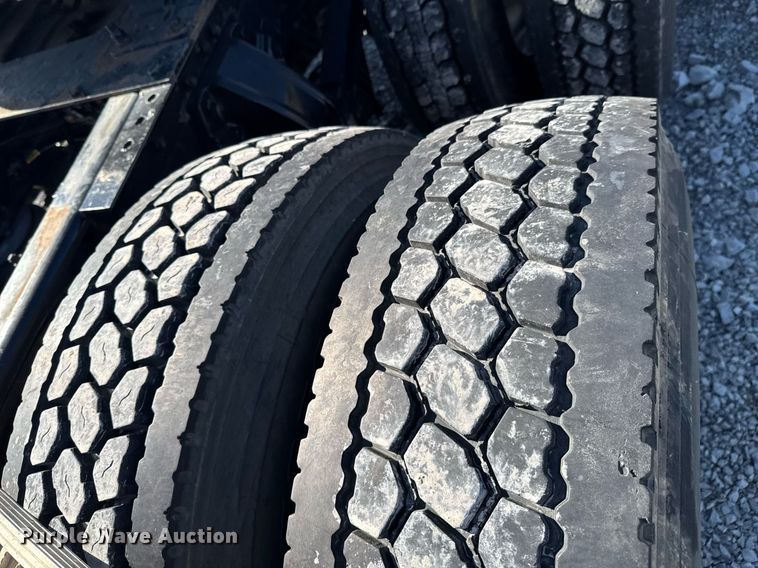 image for item DO0274 2017 Kenworth T680 semi truck