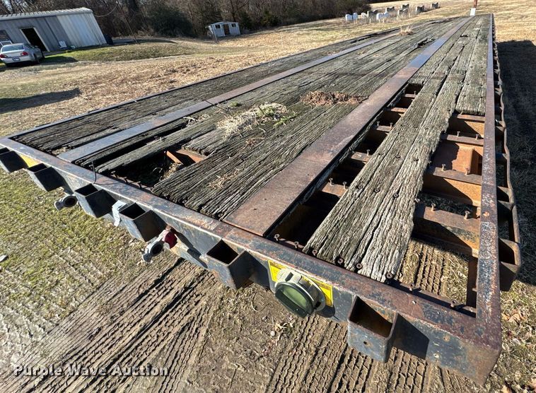 image for item DO0318 1999 Dorsey flatbed trailer