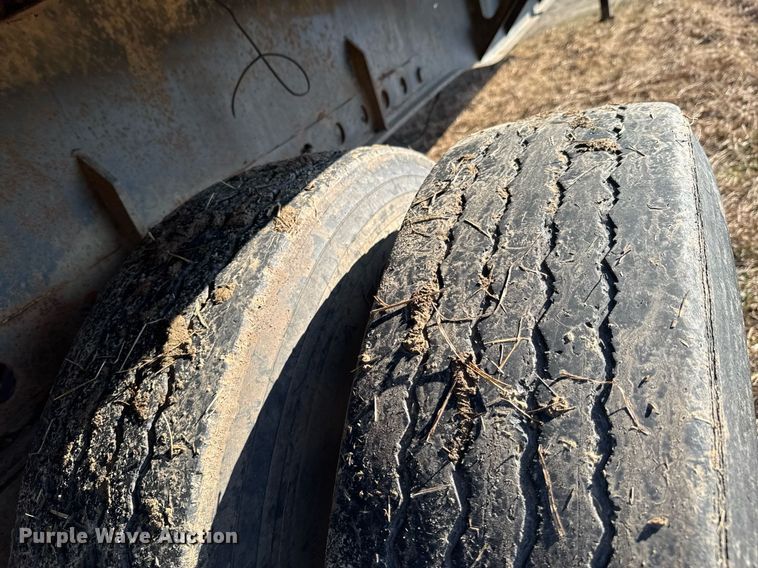 image for item DO0318 1999 Dorsey flatbed trailer