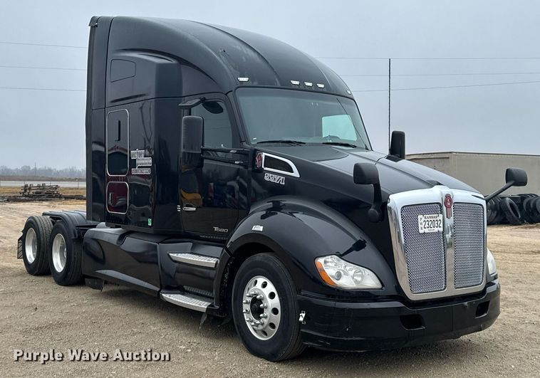 image for item DO0362 2018 Kenworth T680 semi truck