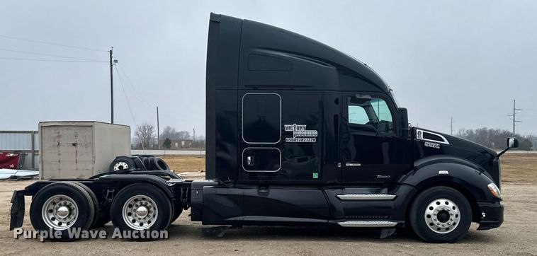 image for item DO0362 2018 Kenworth T680 semi truck