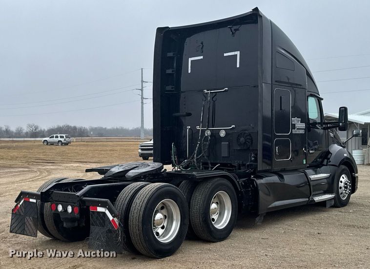 image for item DO0362 2018 Kenworth T680 semi truck