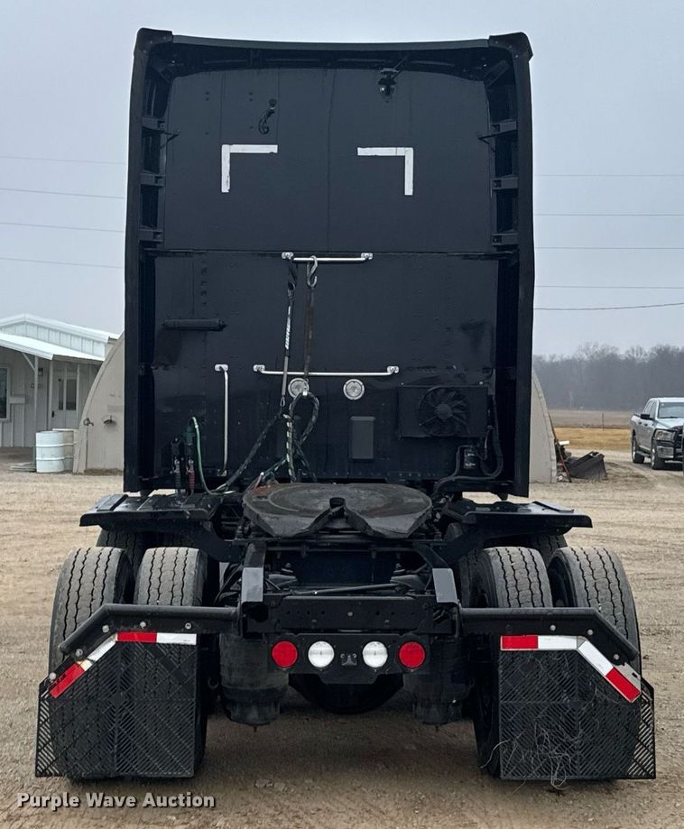 image for item DO0362 2018 Kenworth T680 semi truck