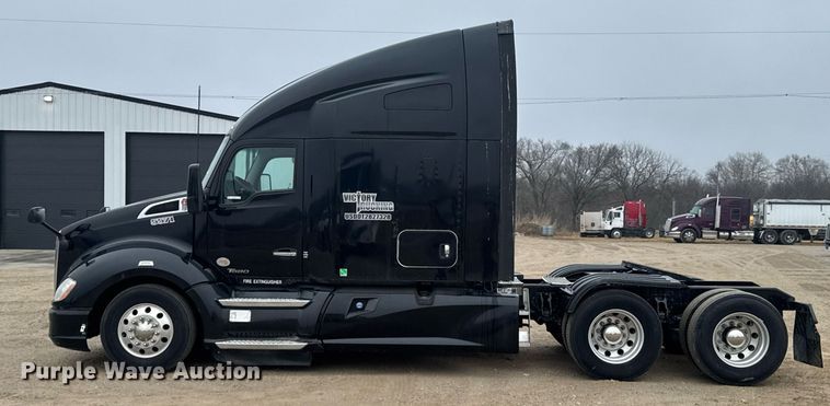 image for item DO0362 2018 Kenworth T680 semi truck