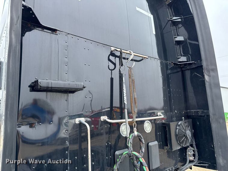 image for item DO0362 2018 Kenworth T680 semi truck