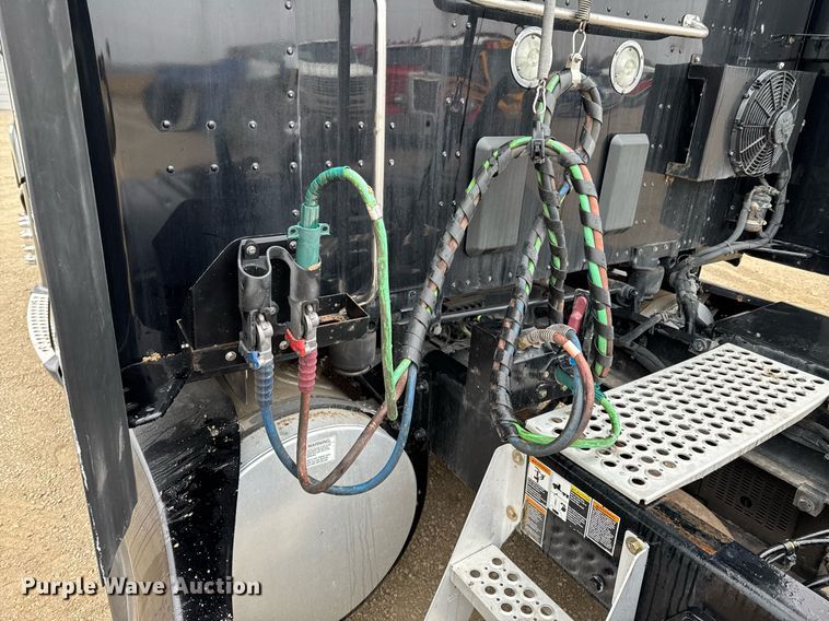 image for item DO0362 2018 Kenworth T680 semi truck