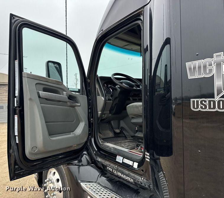 image for item DO0362 2018 Kenworth T680 semi truck
