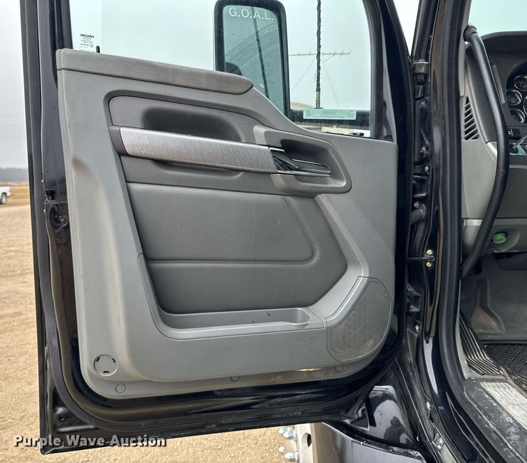 image for item DO0362 2018 Kenworth T680 semi truck