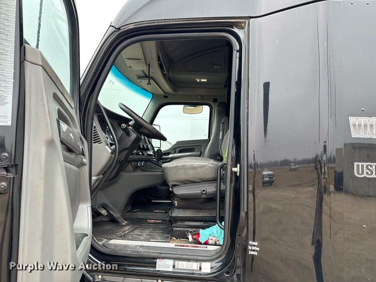 image for item DO0362 2018 Kenworth T680 semi truck