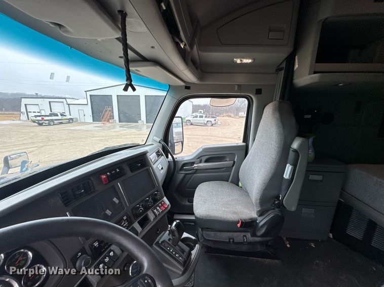 image for item DO0362 2018 Kenworth T680 semi truck