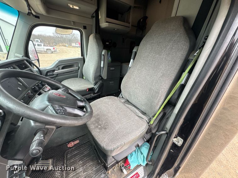 image for item DO0362 2018 Kenworth T680 semi truck