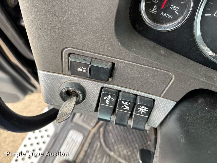 image for item DO0362 2018 Kenworth T680 semi truck