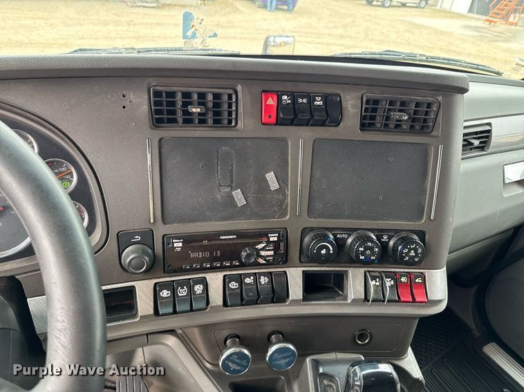image for item DO0362 2018 Kenworth T680 semi truck