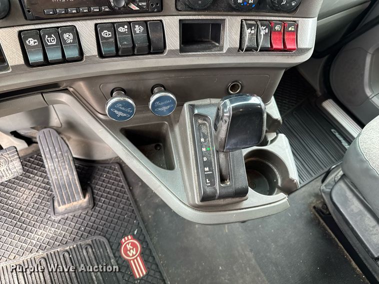 image for item DO0362 2018 Kenworth T680 semi truck