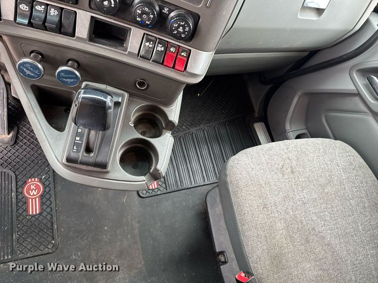 image for item DO0362 2018 Kenworth T680 semi truck