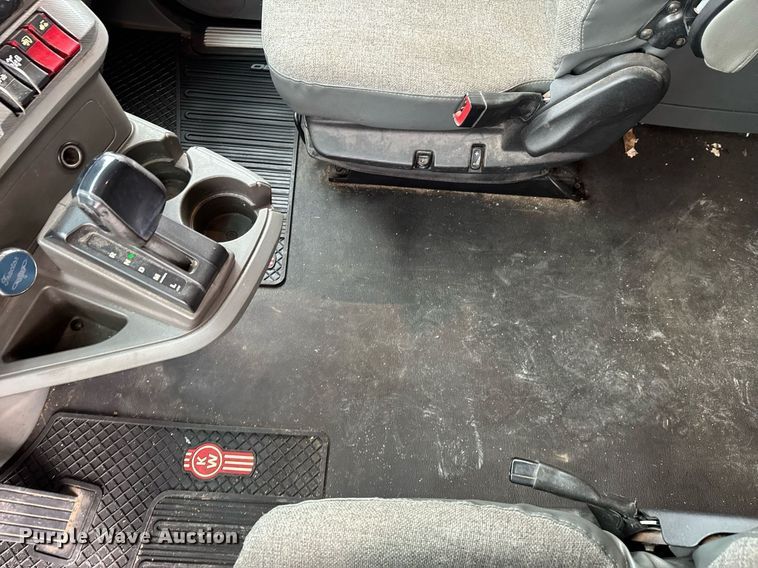 image for item DO0362 2018 Kenworth T680 semi truck