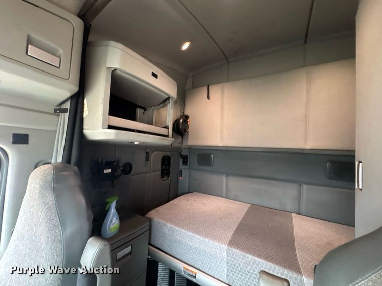 image for item DO0362 2018 Kenworth T680 semi truck