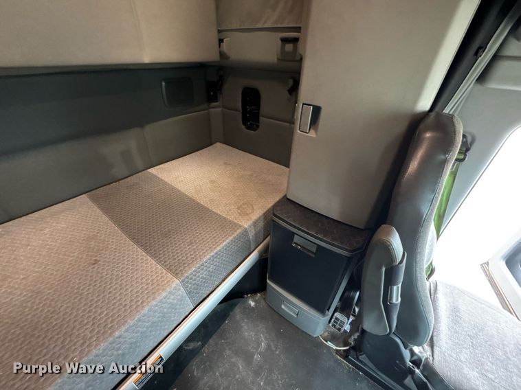 image for item DO0362 2018 Kenworth T680 semi truck