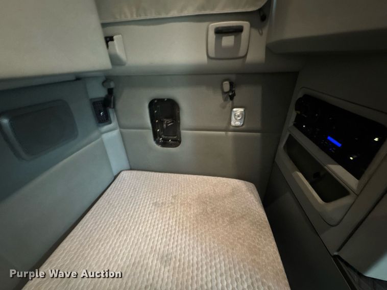 image for item DO0362 2018 Kenworth T680 semi truck