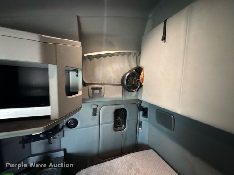 image for item DO0362 2018 Kenworth T680 semi truck