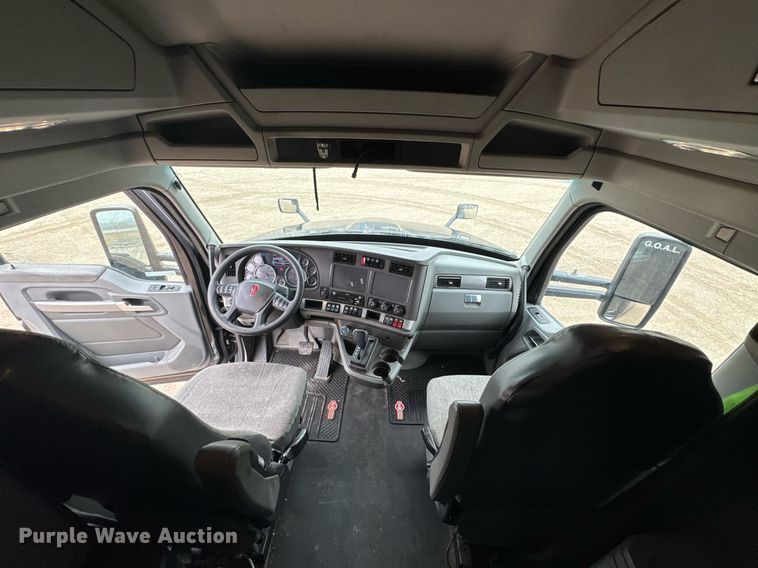 image for item DO0362 2018 Kenworth T680 semi truck