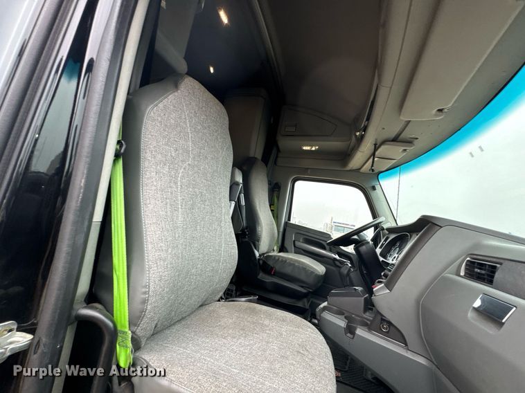 image for item DO0362 2018 Kenworth T680 semi truck