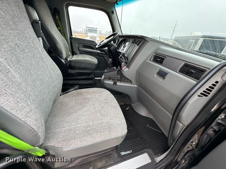 image for item DO0362 2018 Kenworth T680 semi truck