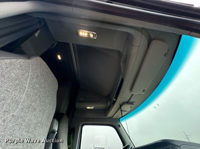 image for item DO0362 2018 Kenworth T680 semi truck