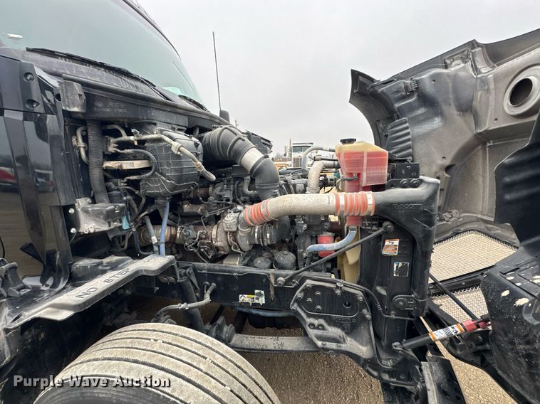 image for item DO0362 2018 Kenworth T680 semi truck