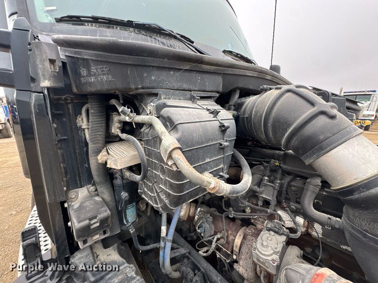 image for item DO0362 2018 Kenworth T680 semi truck