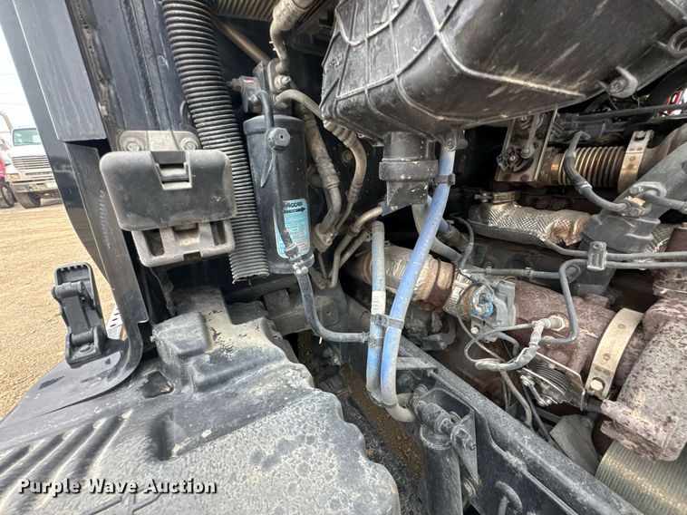 image for item DO0362 2018 Kenworth T680 semi truck