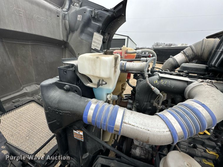 image for item DO0362 2018 Kenworth T680 semi truck
