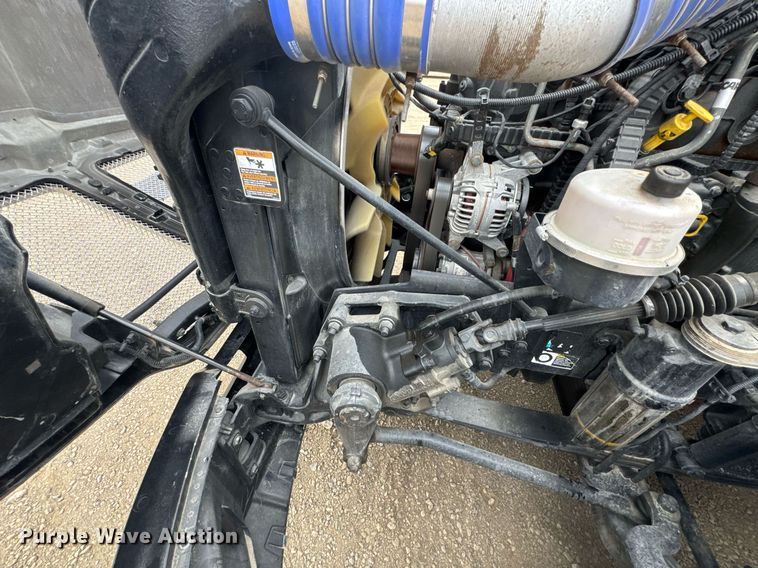 image for item DO0362 2018 Kenworth T680 semi truck