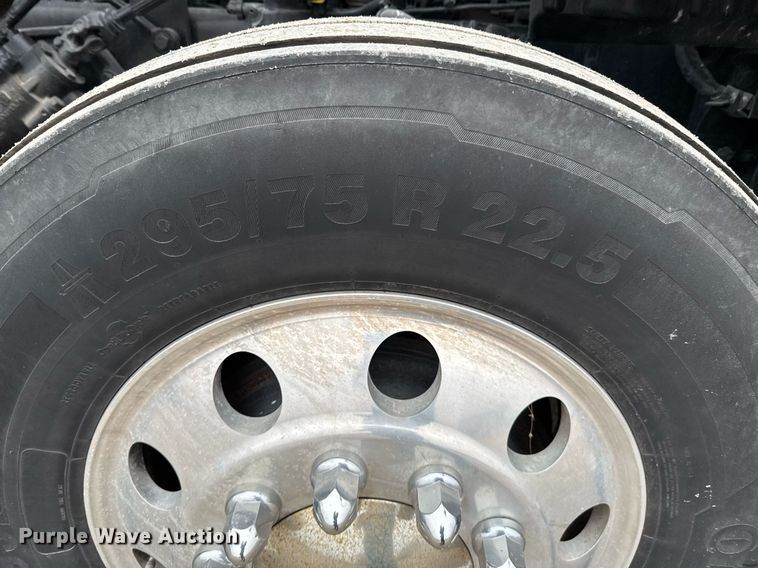 image for item DO0362 2018 Kenworth T680 semi truck